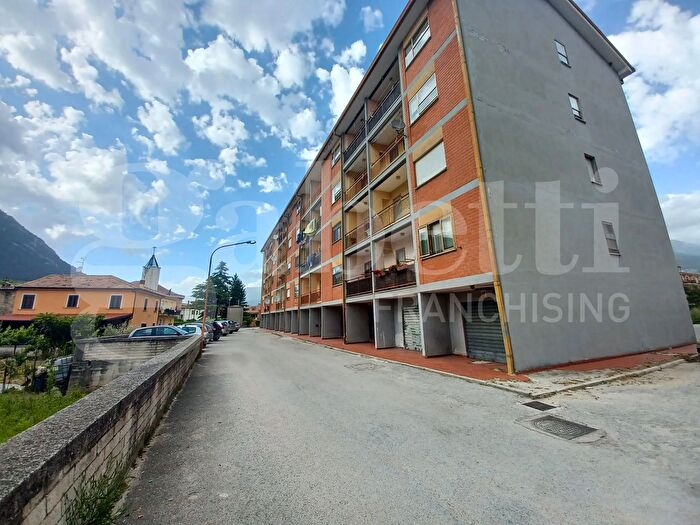 Appartamento con 5 locali in vendita in Via Pontrinio b, Sora