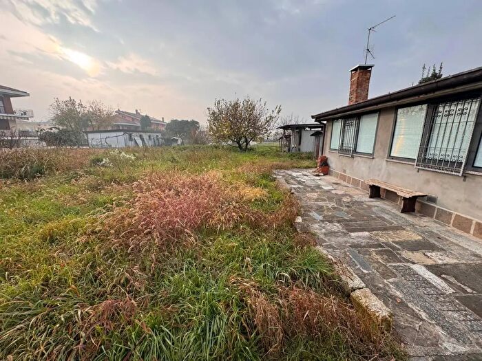 Casa bilocale in vendita in Via Sandro Pertini, Cologno Al Serio