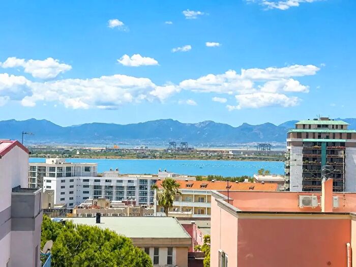 Appartamento trilocale in vendita in Via Falzarego, Cagliari