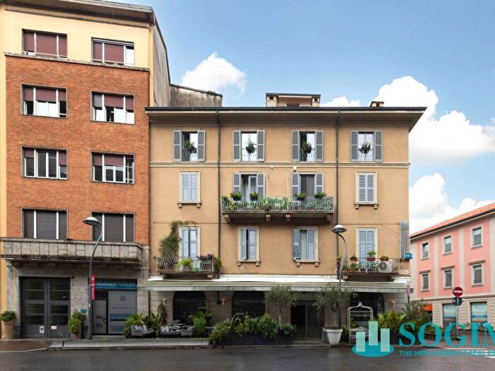 Appartamento trilocale in affitto in Cortelonga, Centro Storico, Monza