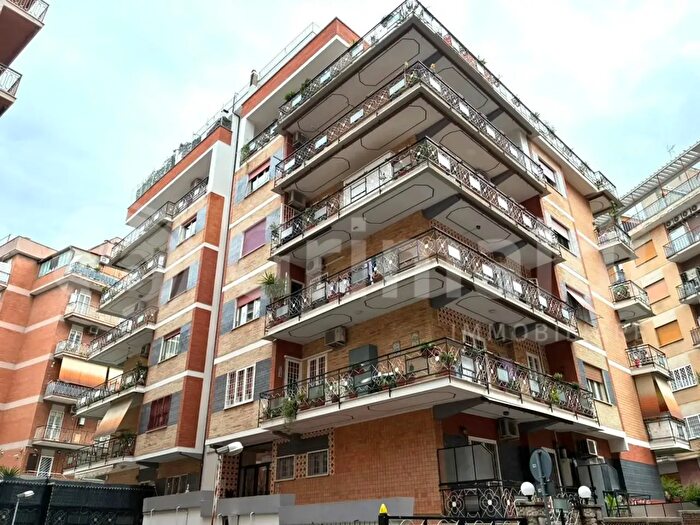 Appartamento trilocale in vendita in Via Argentina Altobelli, Roma