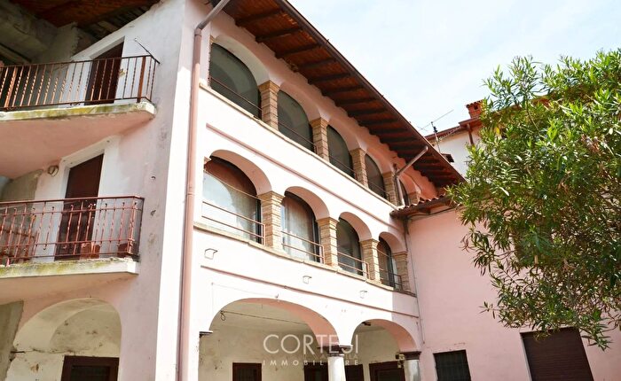 Casa con 20 locali in vendita in Via Antonio Locatelli Berzo San Fermo, Berzo San Fermo