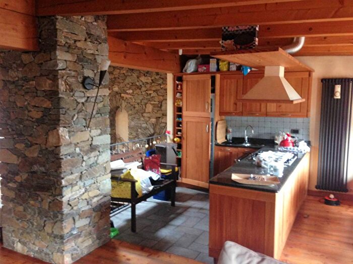 Casa trilocale in affitto in Monno