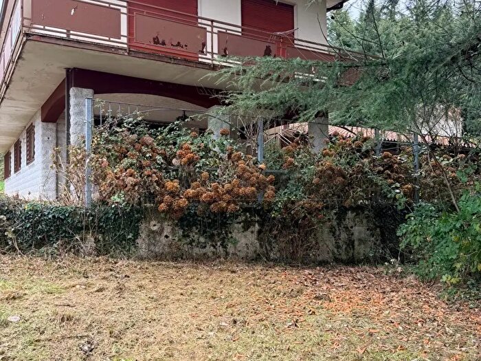 Casa con 14 locali in vendita in Altissimo