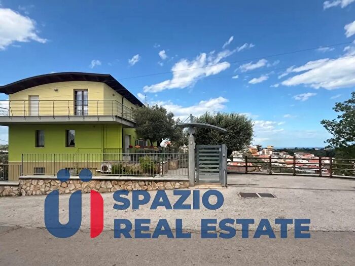 Appartamento trilocale in vendita in Str Valle Furci, Pescara