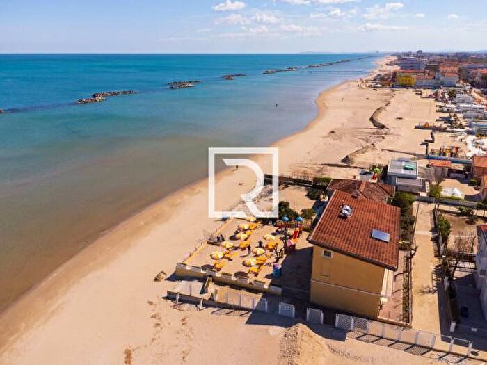 Appartamento con 6 locali in vendita in Viale R Pascoli, San Mauro Pascoli