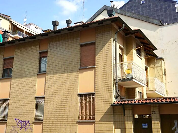 Casa con 10 locali in vendita in Via Carrera, Torino