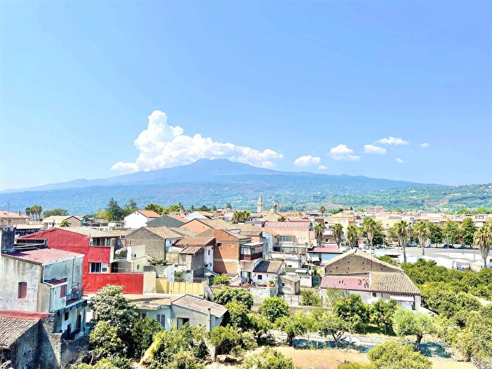 Appartamento bilocale in vendita in Via Marina Fiumefreddo di Sicilia, Fiumefreddo Di Sicilia