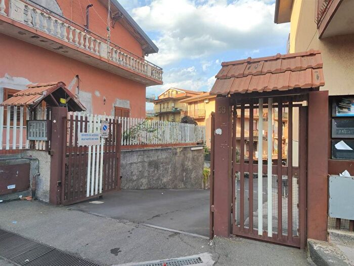Appartamento trilocale in vendita in Via Francesco Orestano, Aci SantAntonio