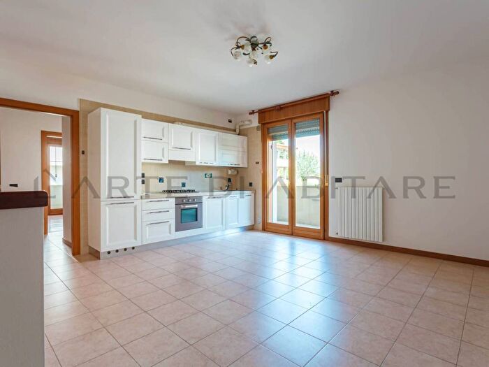 Appartamento con 5 locali in affitto in Viale Martiri delle Foibe, Centro San Tommaso, Albignasego