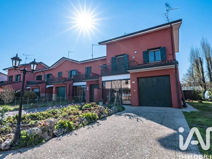 Casa quadrilocale in vendita in Via Giotto, Molinella