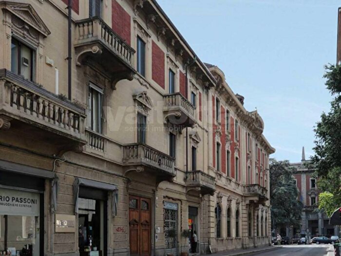 Appartamento trilocale in affitto in Via crispi, Centro Storico, Monza