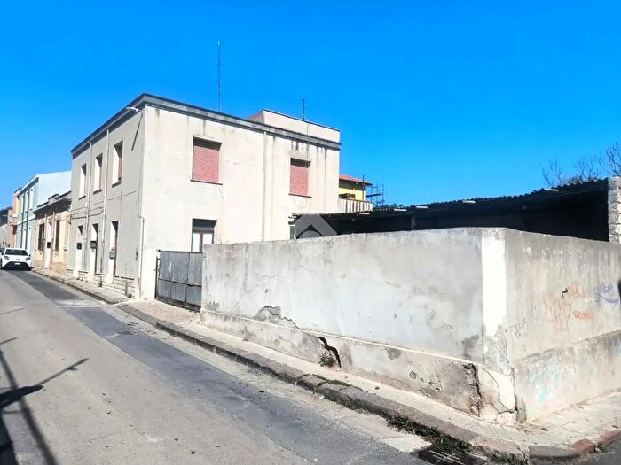 Casa con 8 locali in vendita in Via Petronia, Porto Torres