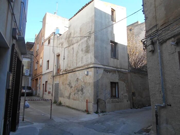 Casa con 7 locali in vendita in Castelvetrano