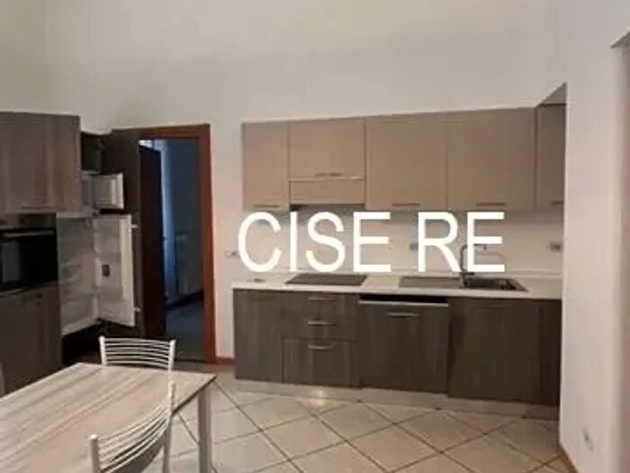 Appartamento trilocale in affitto in Via Ariberto, Milano