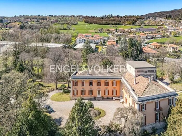 Casa con 6 locali in vendita in Via Lega Lombarda, Albavilla