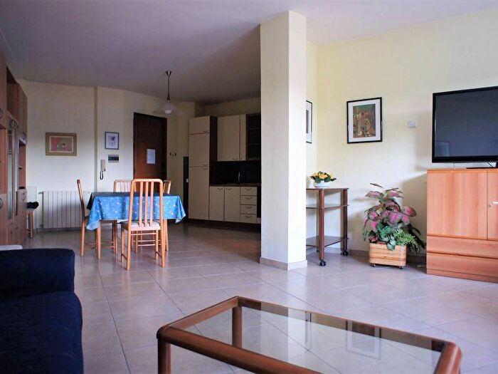 Appartamento trilocale in affitto in Via Pisa, Marina di Massa Centro, Massa