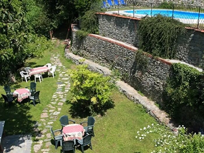 Casa con 20 locali in vendita in Fosdinovo