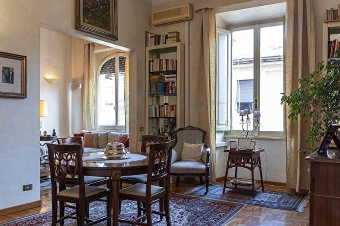 Appartamento trilocale in vendita in Via Giuseppe Ferrari, Roma