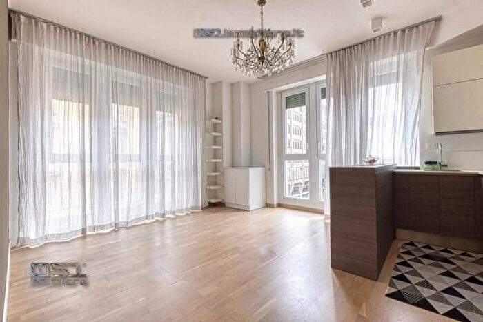 Appartamento trilocale in affitto in Via Montebello, Bologna