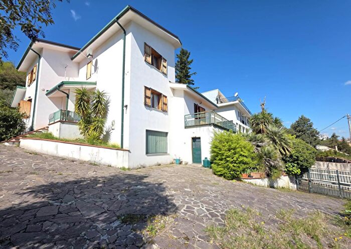 Casa con 11 locali in vendita in Via Puglia, Carolei