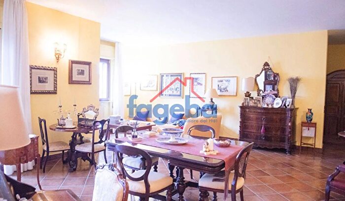 Appartamento con 5 locali in vendita in Via Giordano, Trani