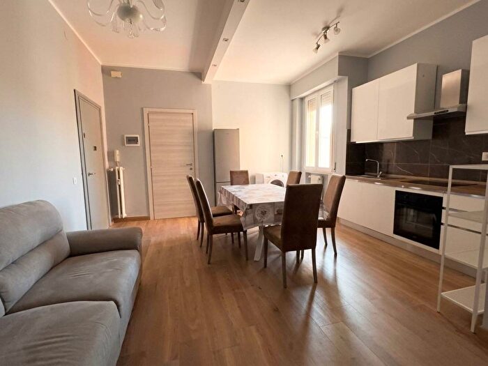 Appartamento con 5 locali in vendita in Via Vincenzo Bellini Modena MO Italia, Musicisti, Modena
