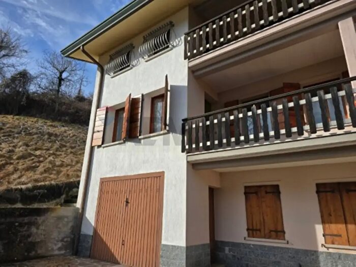Casa con 10 locali in vendita in Via Ciess, Lamon