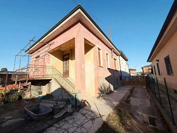 Casa trilocale in vendita in Via C B Cavour, Turate