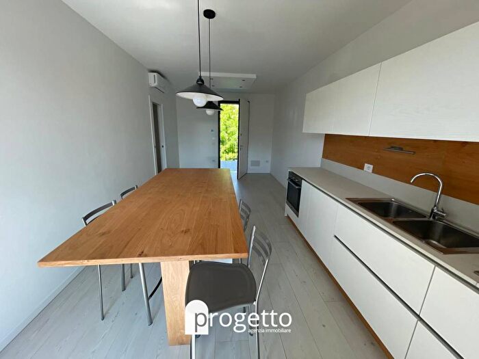 Appartamento trilocale in affitto in Via Lago di Zurigo, Laghetto, Vicenza