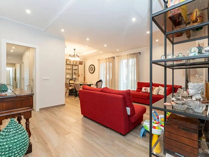 Appartamento quadrilocale in vendita in Via l Ariosto F, Acireale