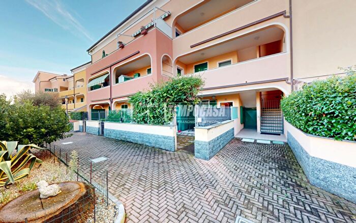 Appartamento trilocale in vendita in Via Cav F Perseghini, Albenga