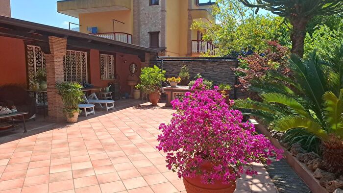 Appartamento con 6 locali in vendita in Baronissi