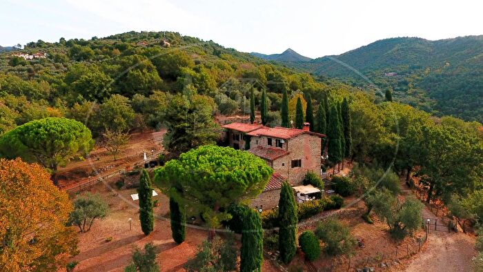 Casa con 14 locali in vendita in Via Setteponti, Reggello