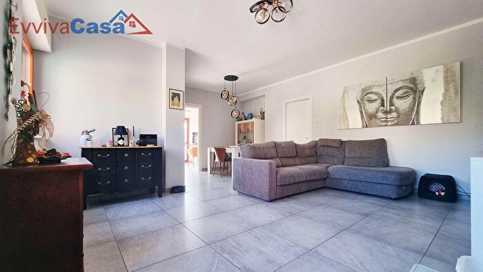 Appartamento con 6 locali in vendita in Via Aldo Moro, Osimo