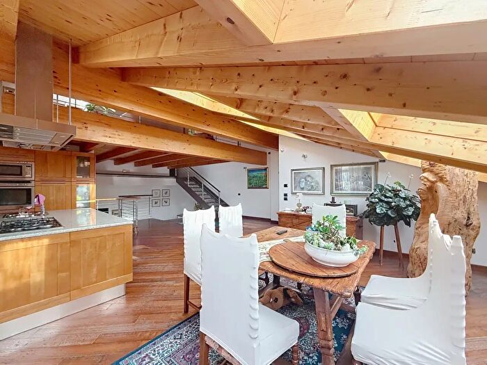 Appartamento con 6 locali in affitto in Trento