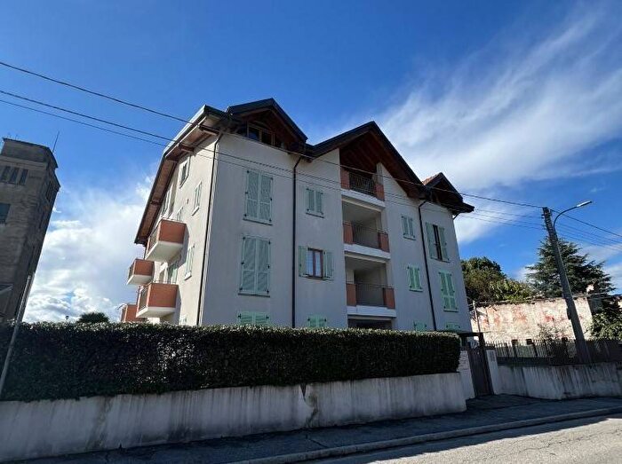 Appartamento bilocale in affitto in Via Alessandro Volta, Barza, Ispra