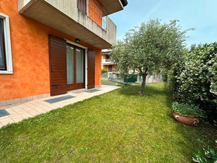 Appartamento trilocale in vendita in Via Don Domenico Martini, Cavaion Veronese