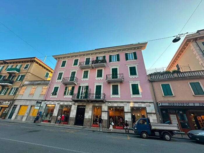 Appartamento con 7 locali in vendita in Via Vincenzo Fascie, Sestri Levante