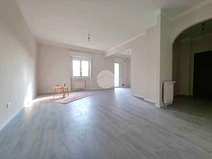 Appartamento trilocale in vendita in Via Vincenzo Bellini, Voghera