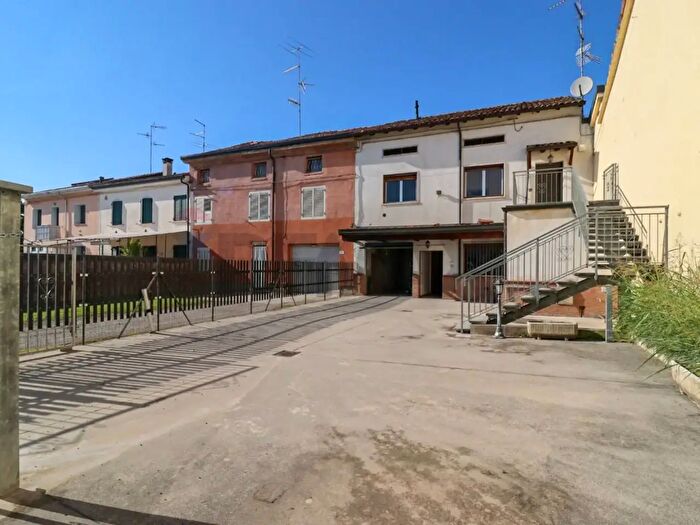 Appartamento quadrilocale in vendita in Via Fratelli Cervi, Boretto