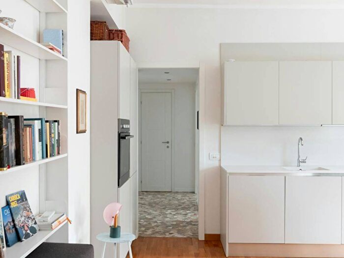 Appartamento trilocale in affitto in Via Domodossola, Sempione, Milano