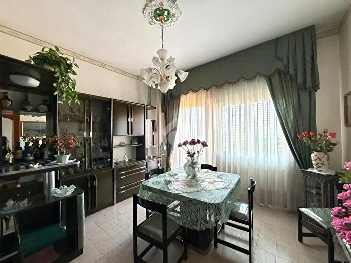 Appartamento quadrilocale in vendita in Via Monte Rosa, Napoli