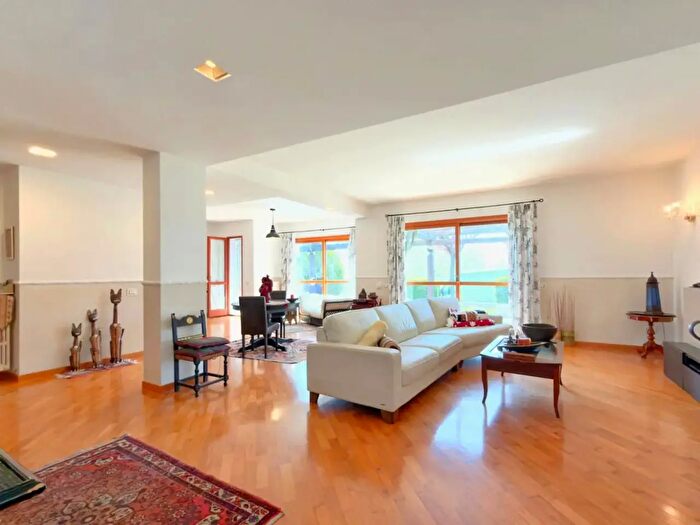 Casa con 10 locali in vendita in Contrada Tesino C, Offida