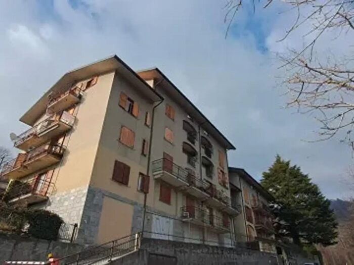 Appartamento trilocale in vendita in Via Vincenzo Monti di Sera, Asso