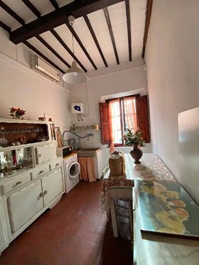 Casa con 6 locali in vendita in Capraia E Limite