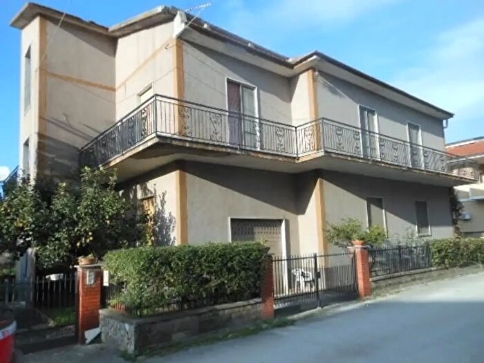 Casa con 10 locali in vendita in Via Raffaele Viviani, Vairano Patenora