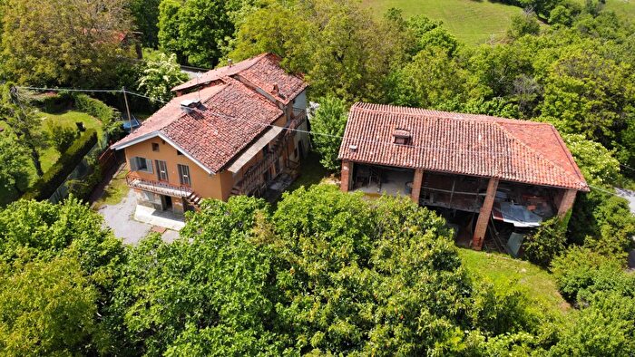 Casa con 8 locali in vendita in Via San Giuseppe, Monastero Di Vasco