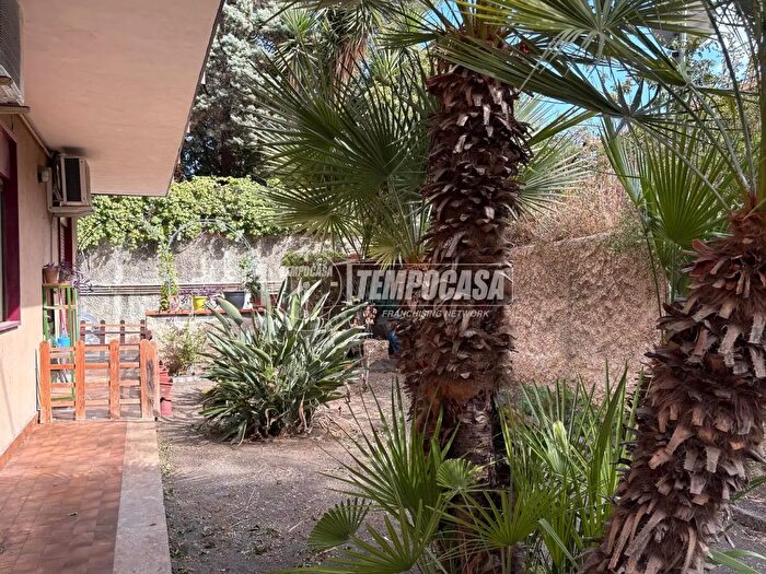 Appartamento trilocale in vendita in Via Alberto Mario, Gravina Di Catania