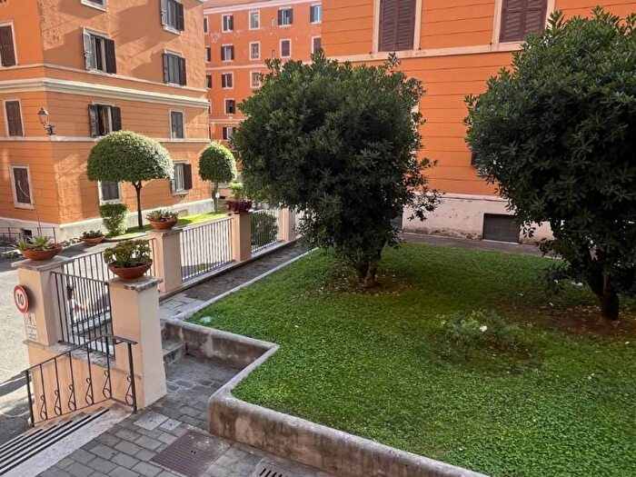 Appartamento trilocale in affitto in Via Foligno, Villa Fiorelli, Roma